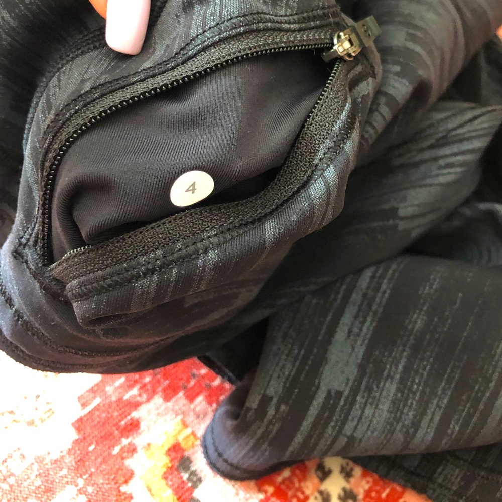 Lululemon Cropped Capri Leggings - Picture 5 of 10